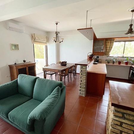Nerántza Stunning Beachfront Apartment Stratos מראה חיצוני תמונה