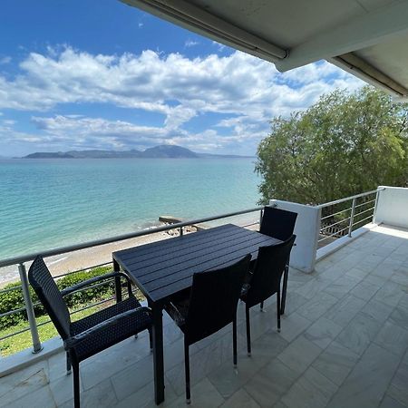 Nerántza Stunning Beachfront Apartment Stratos מראה חיצוני תמונה