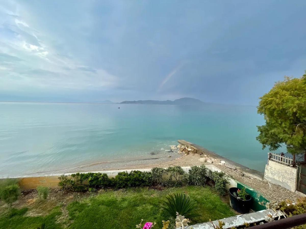 Nerántza Stunning Beachfront Apartment Stratos מראה חיצוני תמונה