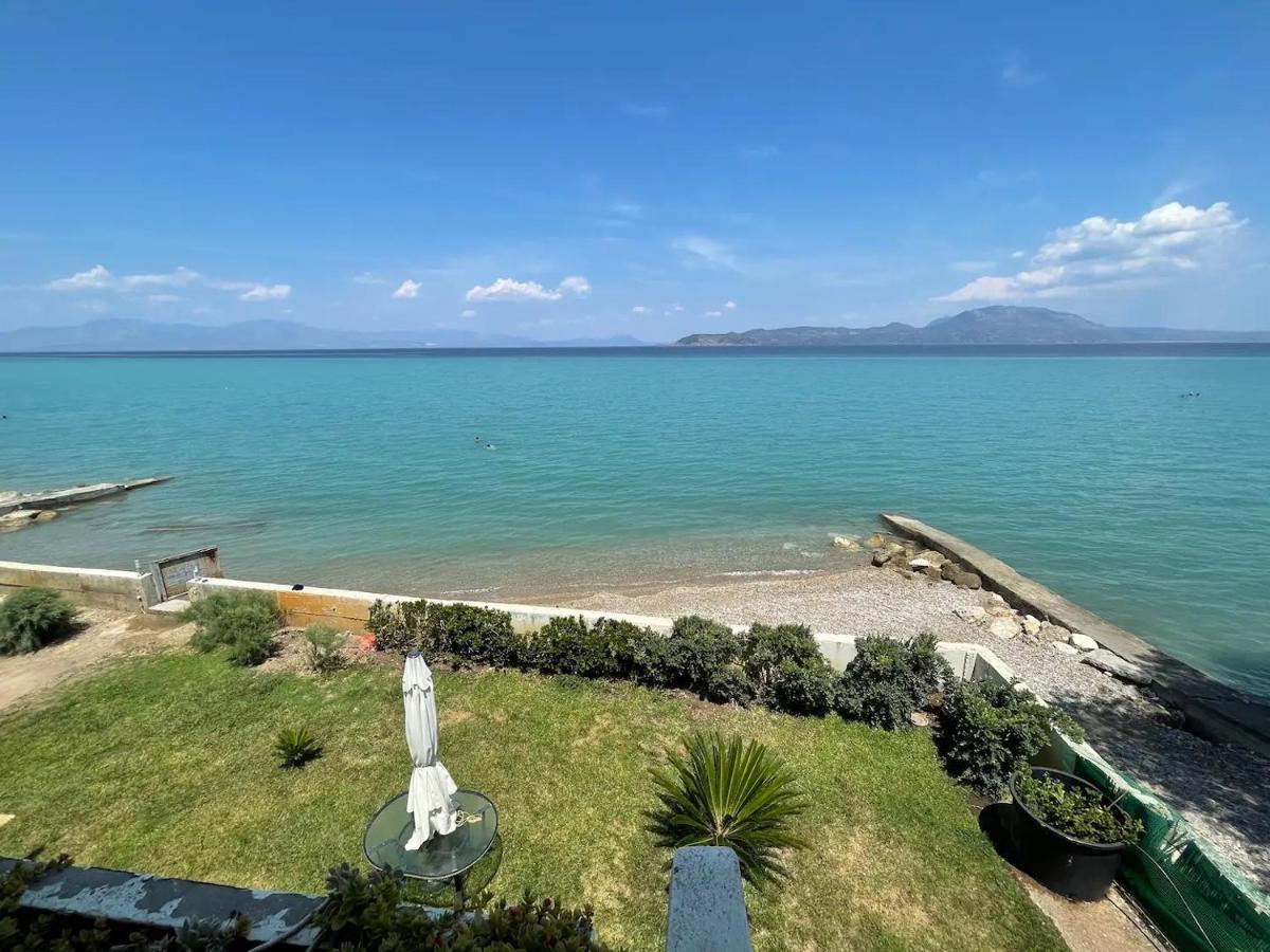 Nerántza Stunning Beachfront Apartment Stratos מראה חיצוני תמונה