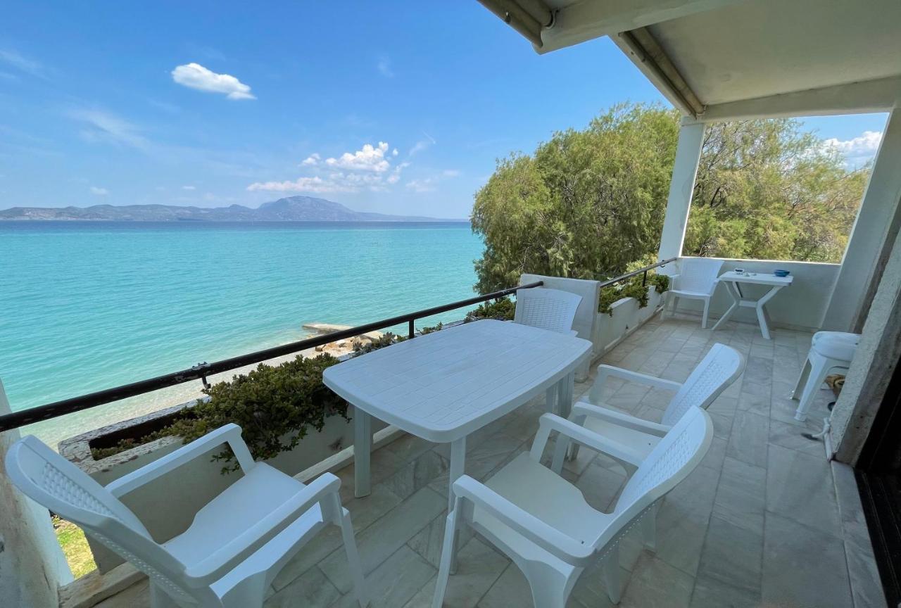 Nerántza Stunning Beachfront Apartment Stratos מראה חיצוני תמונה