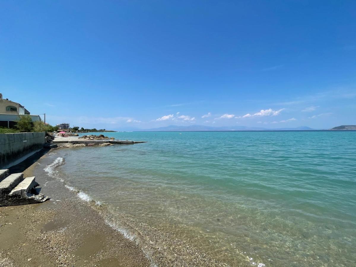 Nerántza Stunning Beachfront Apartment Stratos מראה חיצוני תמונה