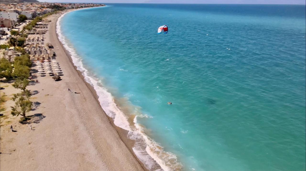 Nerántza Stunning Beachfront Apartment Stratos מראה חיצוני תמונה