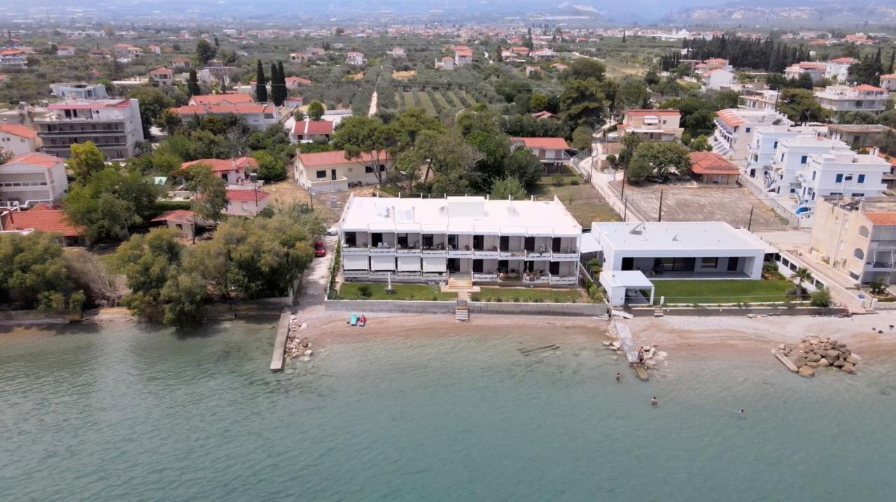 Nerántza Stunning Beachfront Apartment Stratos מראה חיצוני תמונה