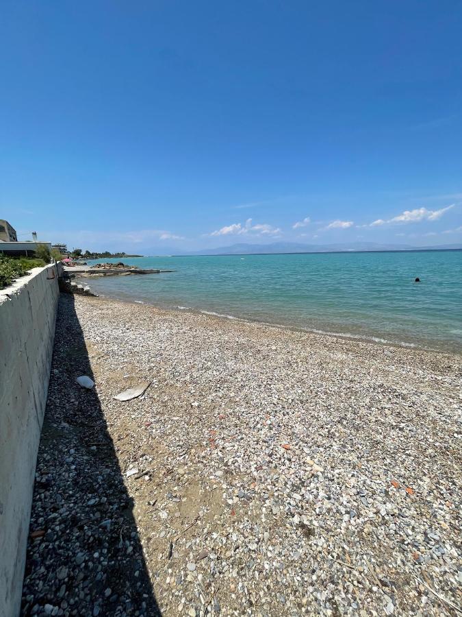 Nerántza Stunning Beachfront Apartment Stratos מראה חיצוני תמונה