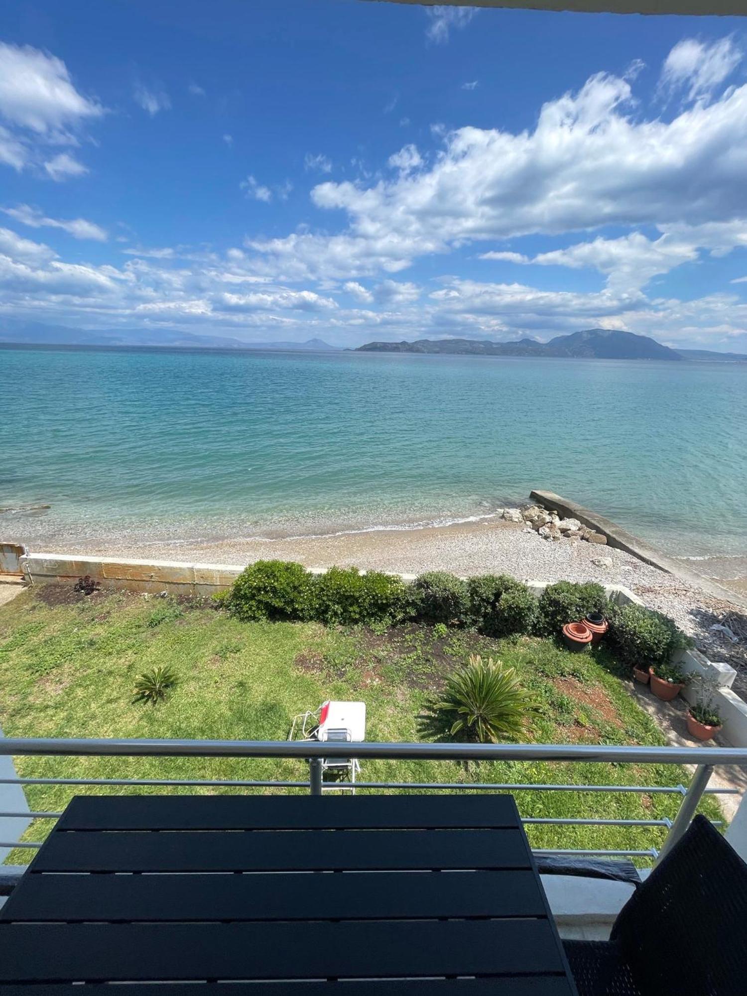 Nerántza Stunning Beachfront Apartment Stratos מראה חיצוני תמונה