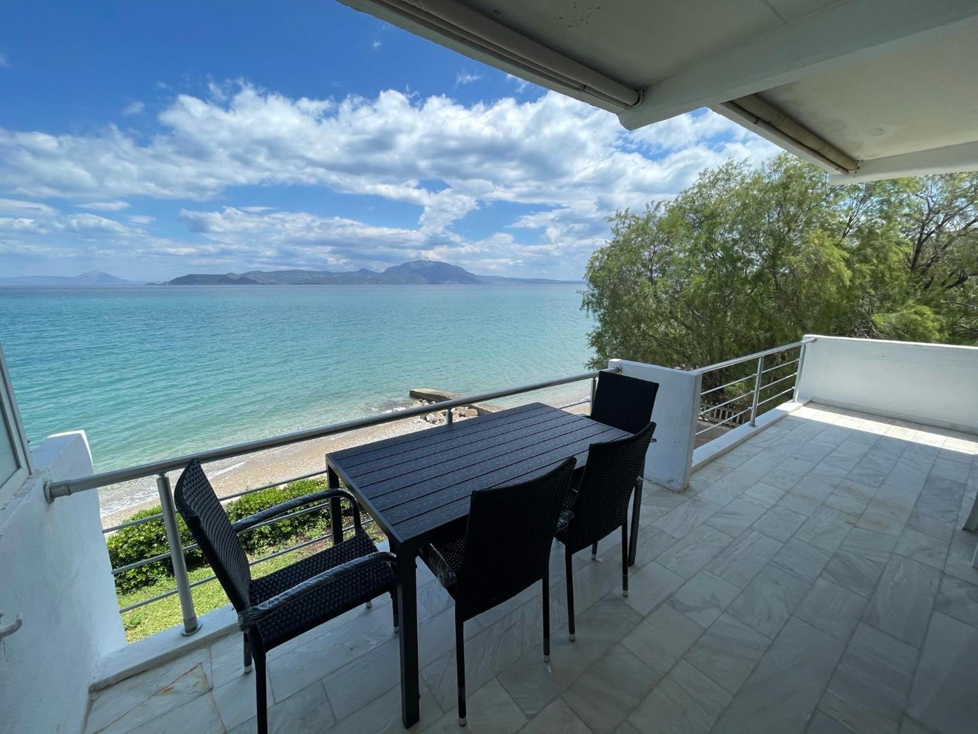 Nerántza Stunning Beachfront Apartment Stratos מראה חיצוני תמונה